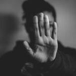 The Psychology of People Who Cut Everyone Off cutting-people-out-of-your-life